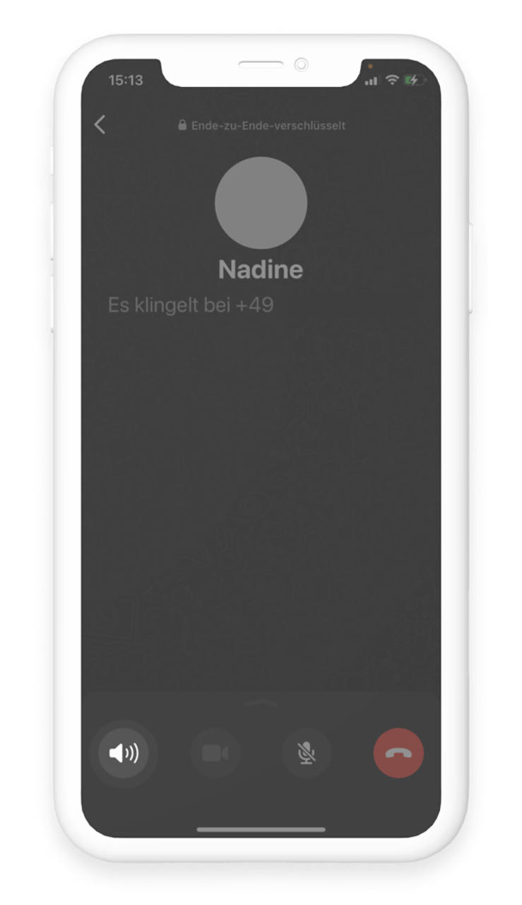 Bei dem Telefonieren über WhatsApp kann über das Lautsprecher-Symbol der Anruf laut gestellt werden